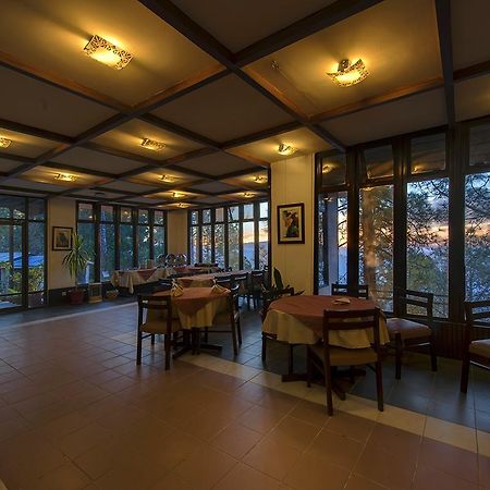 Hotel Arcadian Blue Pines Murree Exterior foto